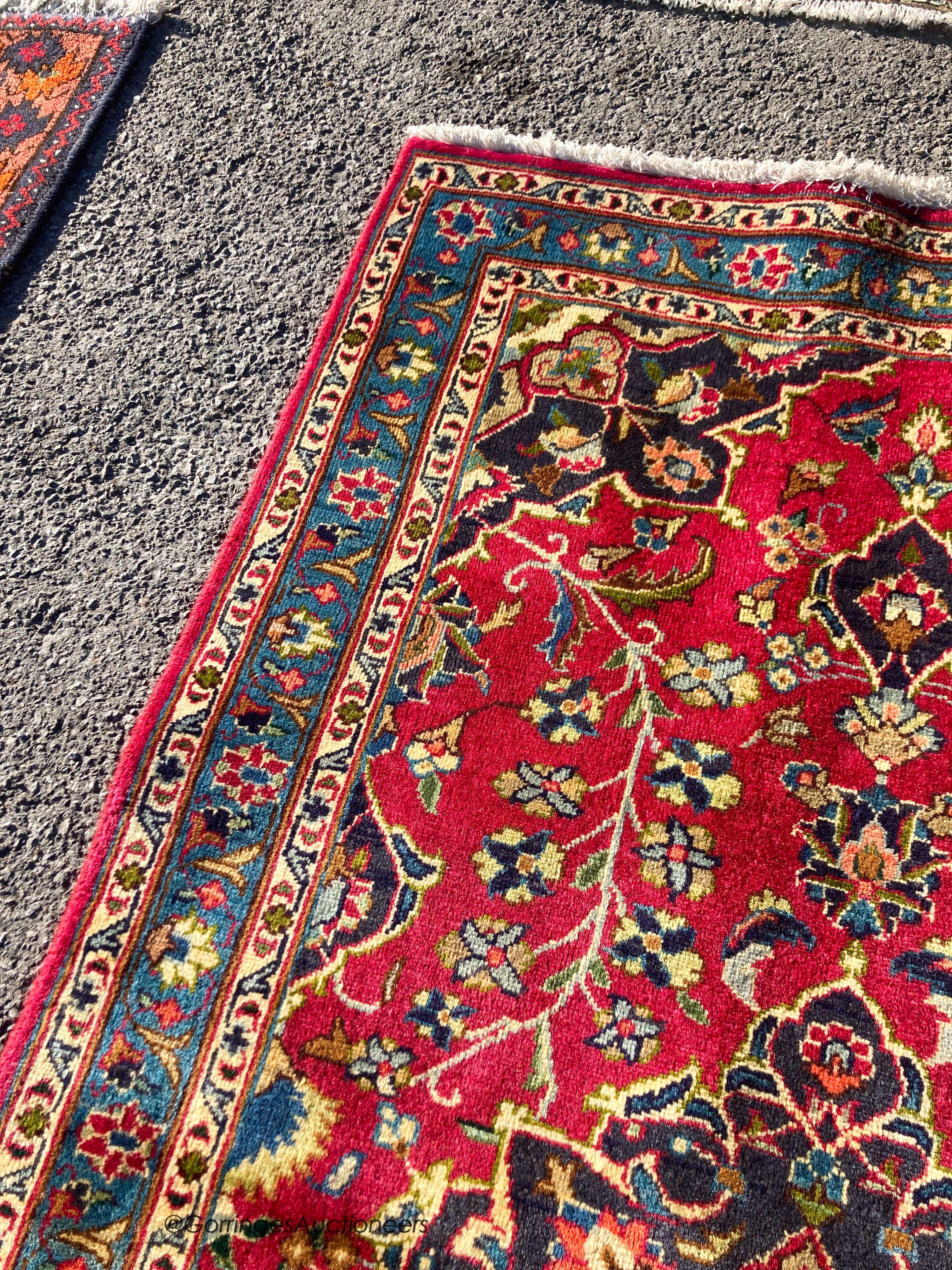 A Kashan rug, 186 x 93cm